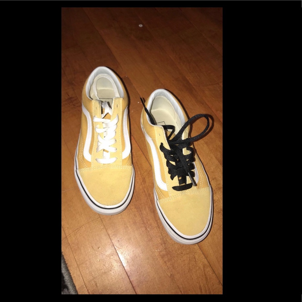 Old skool vanz size 5.5 U.S men size 7 in women